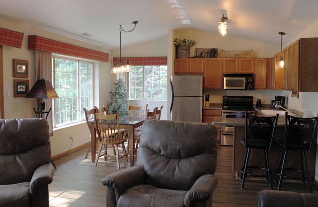 2BR/2BA Lakeview Condo on Second Floor – Scenic Stay at Wild Eagle Lodge, Eagle