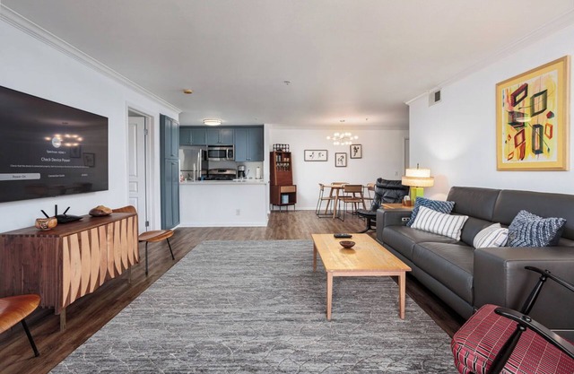 2BR 2Bath Condo in Historic Hollywood