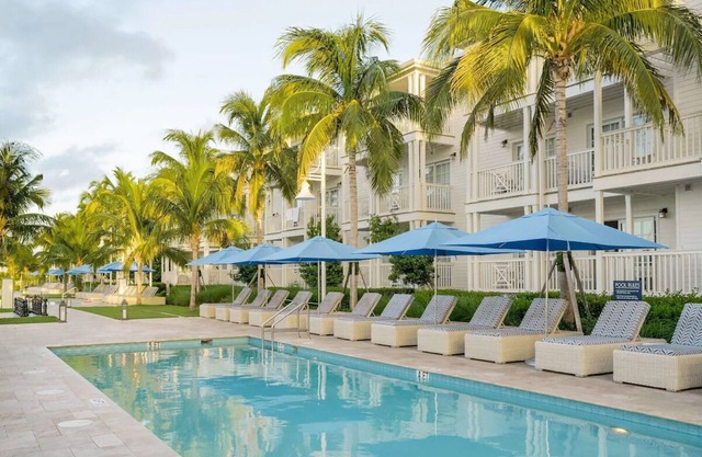 2BR Apt in Oceanview Resort w/Sunset Cruises & Poolside Relaxation