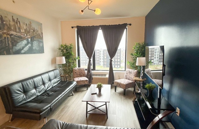 2BR apt near EWR 1713