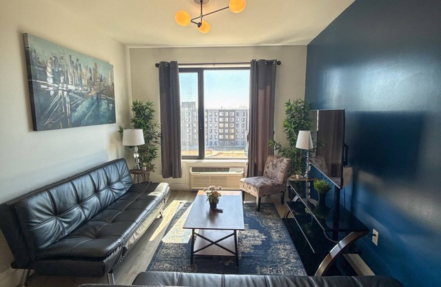 2BR apt next to EWR 3395