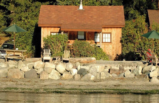 2BR Beachfront Cabin on west-facing beach with sunsets!