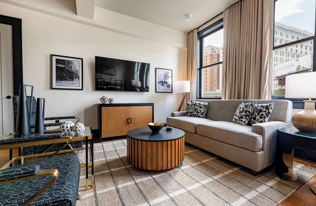 2BR Cityscape 2 Blocks from Bourbon St | The Mayfair