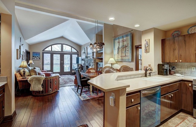 2BR Condo in Arrowhead Village - 5 Minute Walk to Chairlift, Mountain Views! by RedAwning
