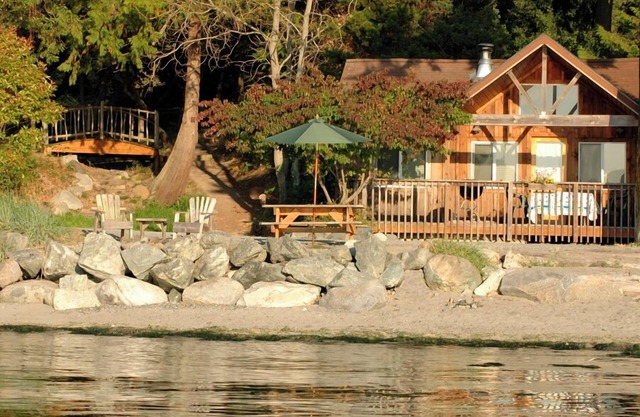2BR Deluxe Beachfront Cabin on walk-out west-facing beach!