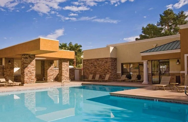 2br Deluxe Condo All the Fun of the Vegas Strip!