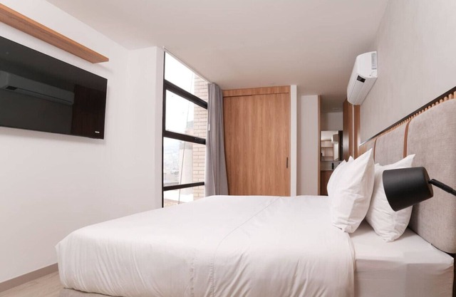 2BR for Creatives–Jacuzzi,Coworking, Poblado Vibes