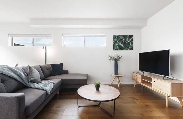 2BR FREE Parking | 2min Walk to Puckle St!