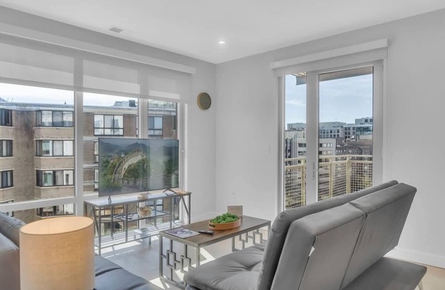 2BR Fully Furnished Apt in Logan Circle