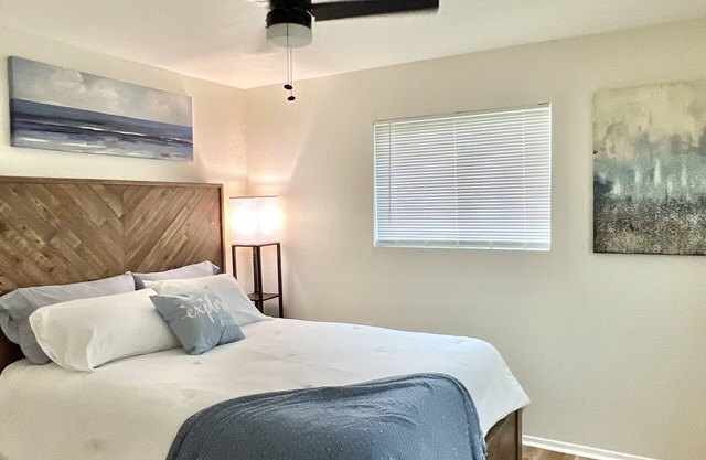 2Br Getaway- 2 Min. Walk to Lake Livingston and Marina