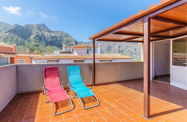 2BR Home with Parking - Mountain Views Terrace