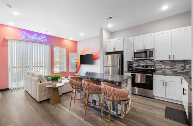 2BR Home in Nashville’s Heart Trendy