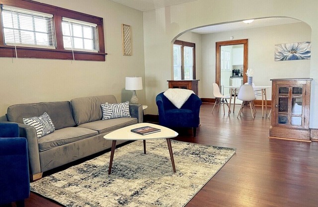 2BR-King Bed~ Grill-Firepit-near Rose-Hulman & ISU