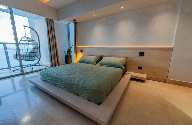 2BR King Suite/Ocean View, Cinta Costera, Casco, Canal/WIFI 500mbps