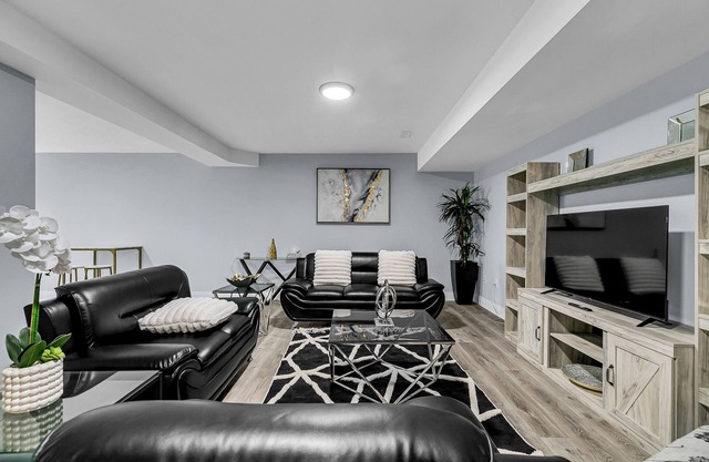 2BR LaSalle Retreat near Bridge and Golf