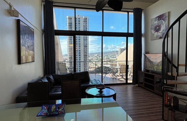 2BR+Loft Huge Patio Quiet & Spacious with Free Parking