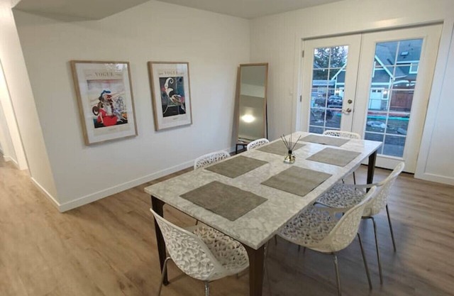 2BR Lux Apartment | 5 Mins from Airport | Pets+
