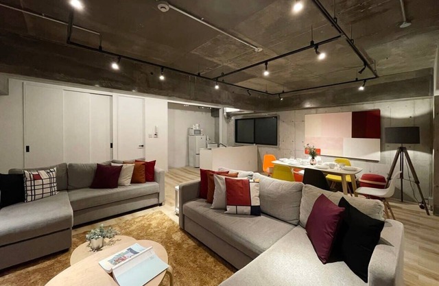 2BR Modern Apartment next to Peace Park 10 Ppl
