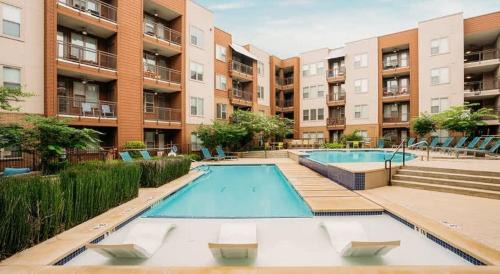 2BR Modern SoCo CozySuites w 2 Pools #06