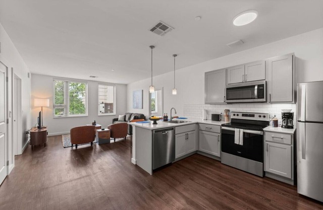 2BR Near Clinic, Case Western & Museums