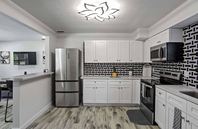 2BR Orlando Escape | Close to Disney + Pool & Pets