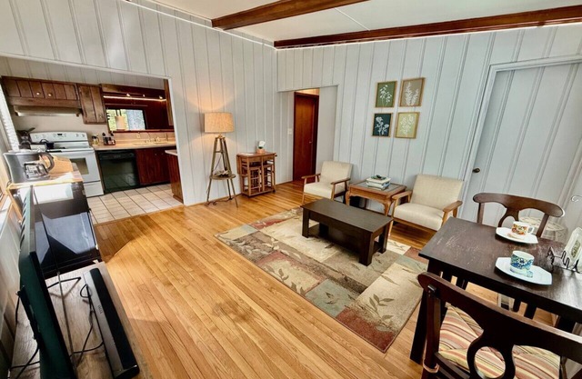 2BR Quiet Cottage- Walk to Wake Forest University