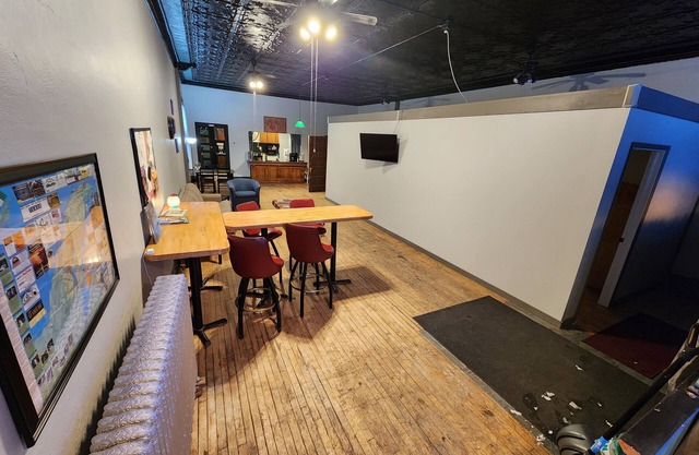 2BR SXS Snowmobile Trail Access,Near MTU, Keweenaw, Houghton, walk to DiningBars