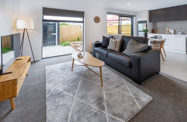 2BR Townhouse: Cosy, Close to City, Car Park