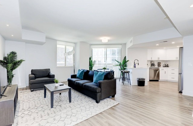 2BR Urban Oasis, DC Access with Lux Comforts