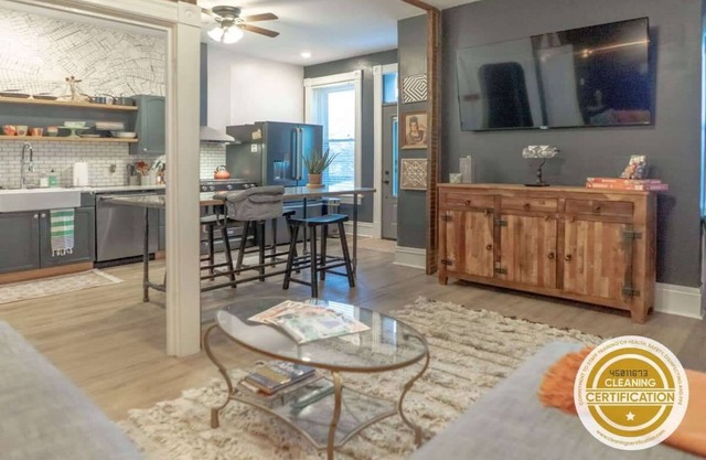 2BR w/Workspaces & Deck/ABODEbucks