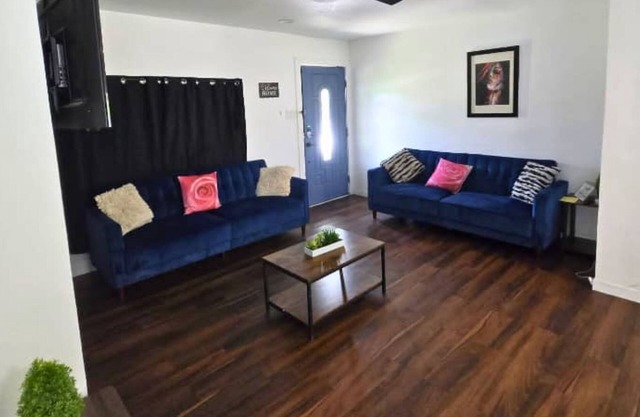 2min to Lackland AFB Entire House near SeaWorld!