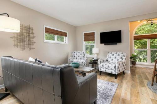 2min walk downtown-Pet Friendly-Offstreet Parking