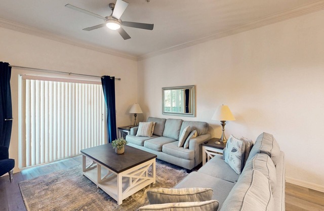2nd-Floor Comfortable Condo w/Shared Pools, Hot Tub, High-Speed WiFi, & A/C