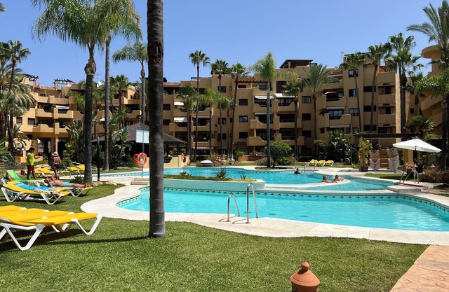 2nd line lux beachside apartment with hot tub-3 sunny terraces and fibre wifi