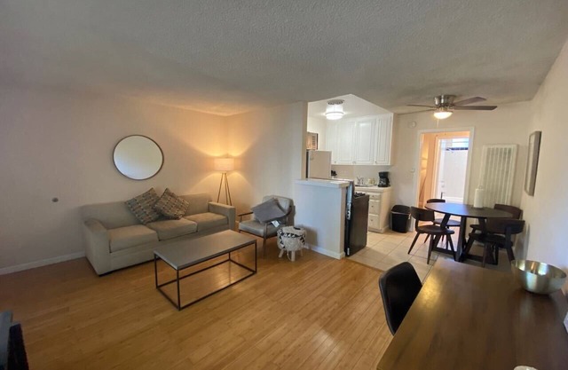 2nd st. Beach Apartment.