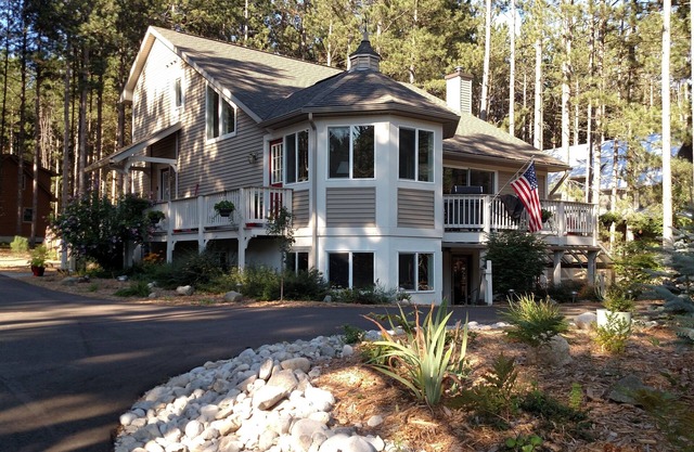 3,000 Sq/Ft Crystal Mountain Resort Home