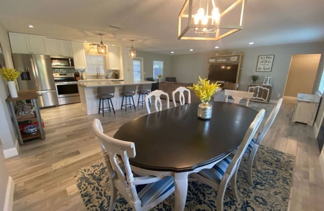 3/2 with hot tub, game room & boat slip