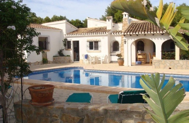 3/4 Bedroom Moraira villa with pool, air con & free wifi plus UK TV & more