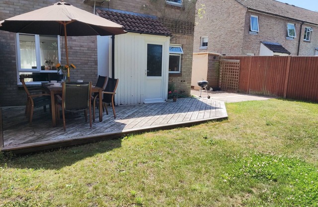 3-8 guests, wi-fi,parking, beach, river,golf courses, hospital, airport, shops