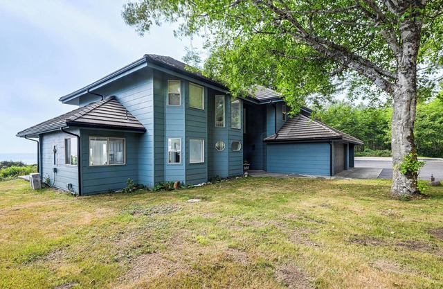 3-Acre Property: Beachfront Home in Smith River!