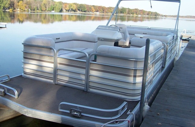 3 and 1 Bedroom adjoining Cottages on the Chain of Lakes with Pontoon available