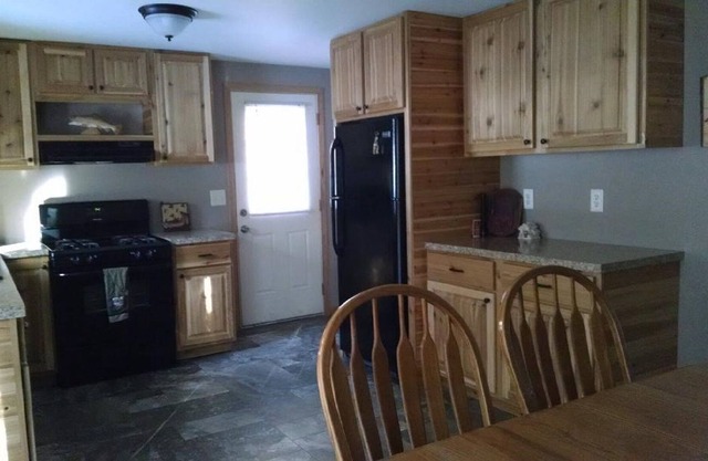 3 BD, 2 BA Cabin on Big Creek in Lovells, MI