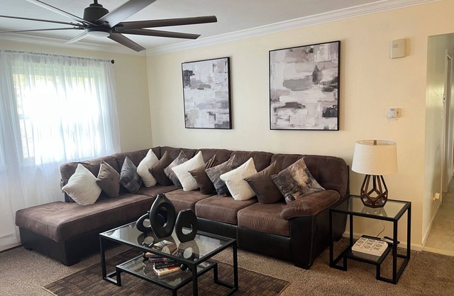 3 BD APT central location, free parking, fast wifi