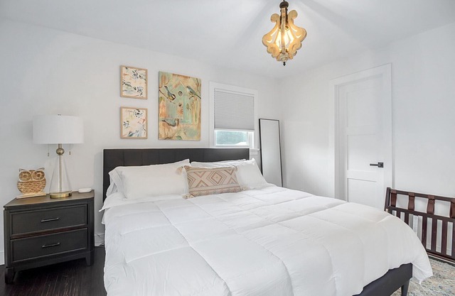 3 bdr cottage w/pool & hot tub-close to marina & golf course