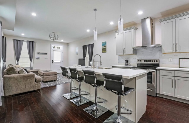 3 BDR Modern home mins From French Quarter!