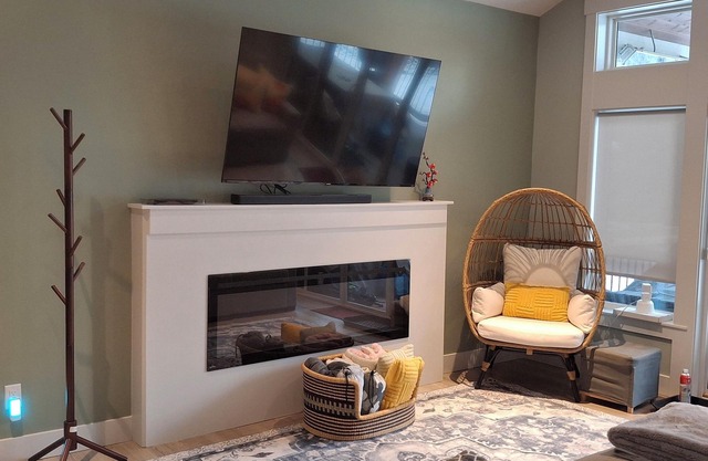 3-bdrm cozy cabin in gorgeous Sunshine Valley w/the comforts of home in nature.