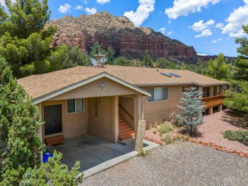 3 bdrm Sedona home next to trails with Hot Tub