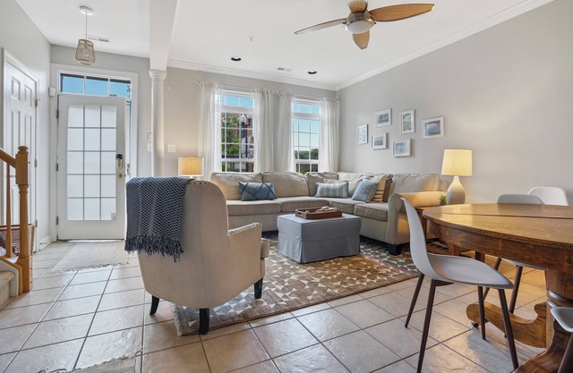 3 bdrm town house in Five Points Village sleeps 8n