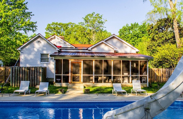 3 Bdrm w/ Office in Downtown Franklin