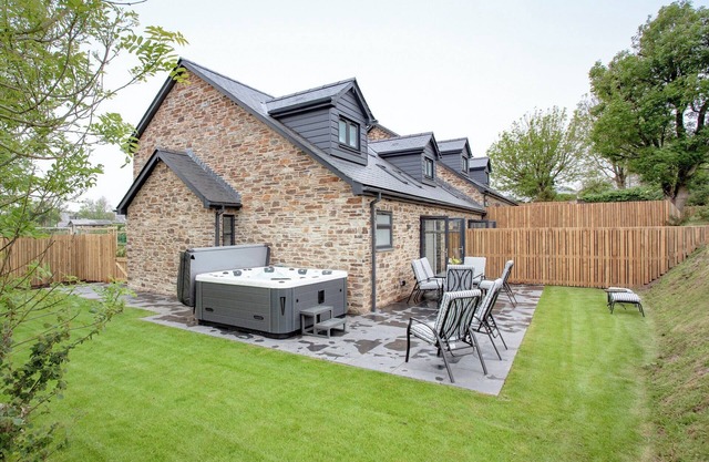 3 bedroom accommodation in Down Thomas near Plymouth